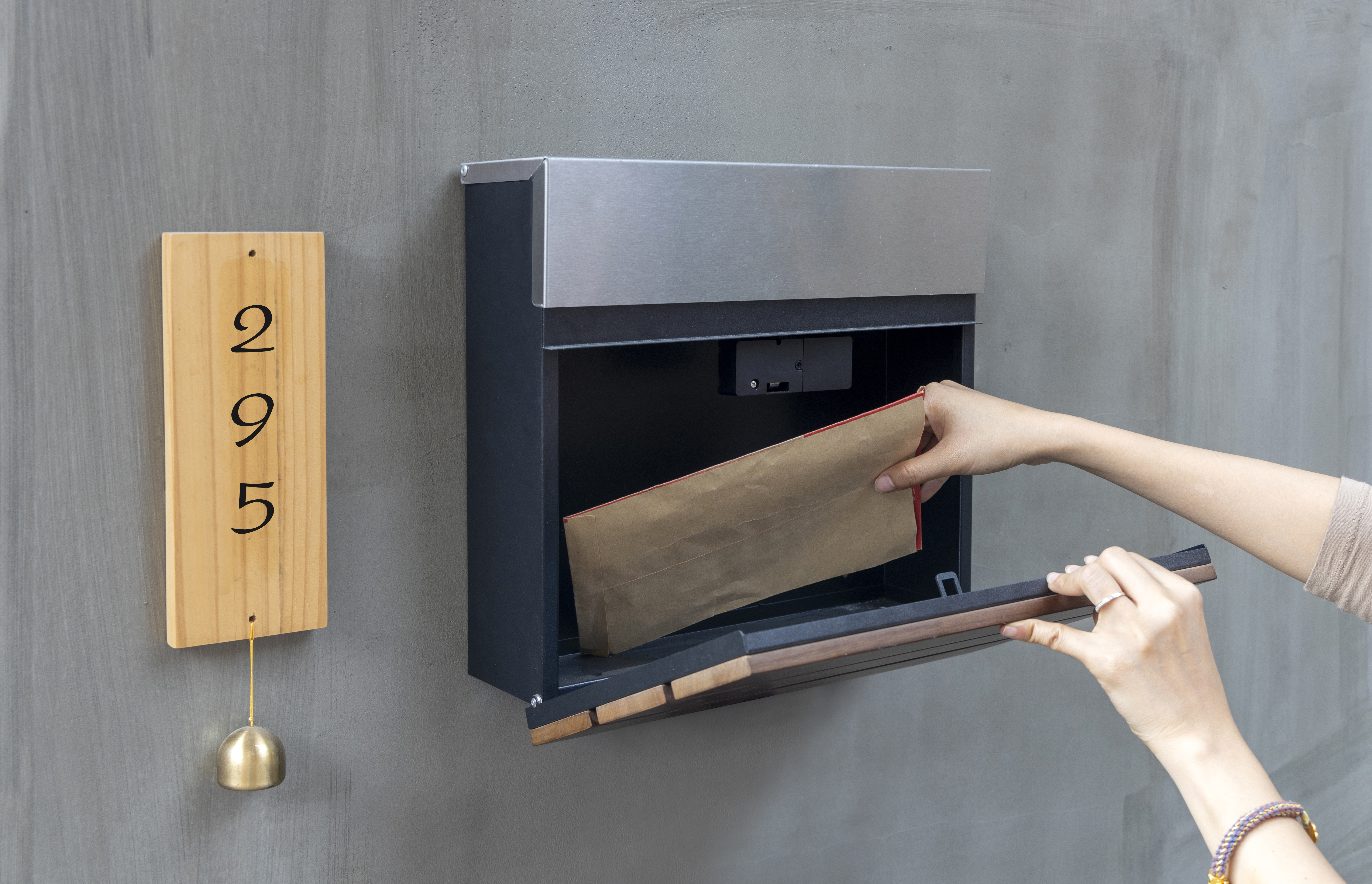 buz&oacute;n met&aacute;lico chino